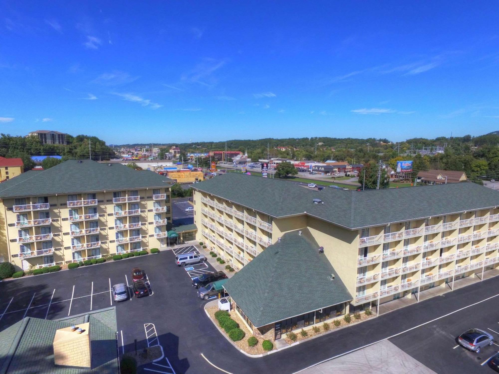 Comfort Inn & Suites At Dollywood Lane Пиджен-Фордж Экстерьер фото