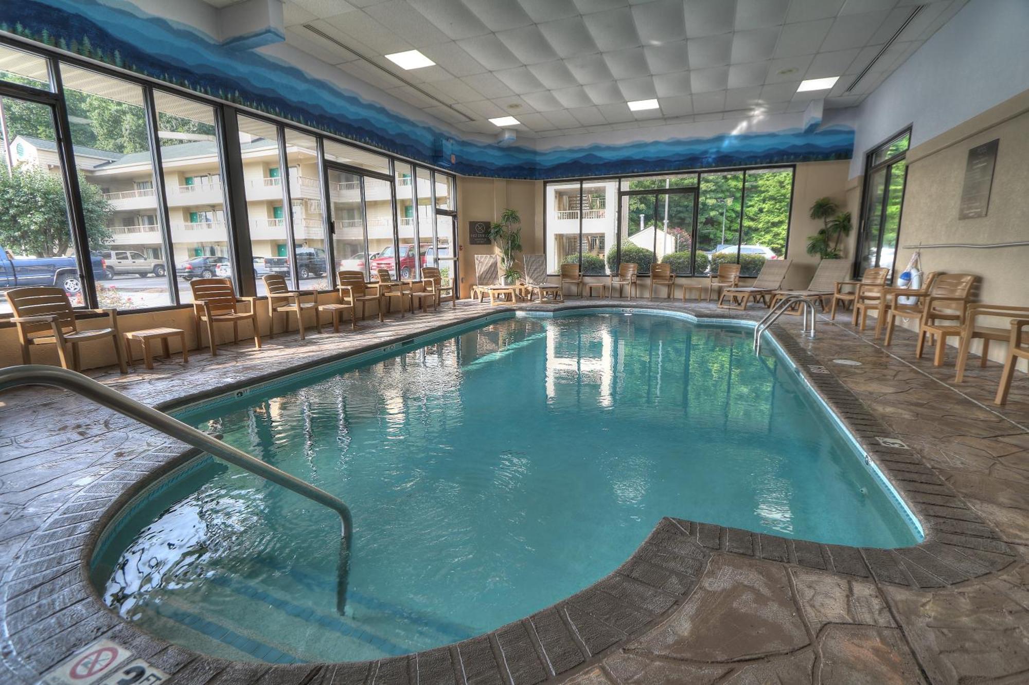 Comfort Inn & Suites At Dollywood Lane Пиджен-Фордж Экстерьер фото
